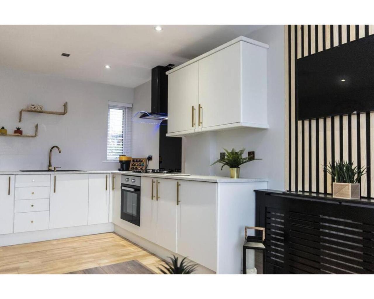 Central Belfast Apartments Queen'S Hideaway Экстерьер фото